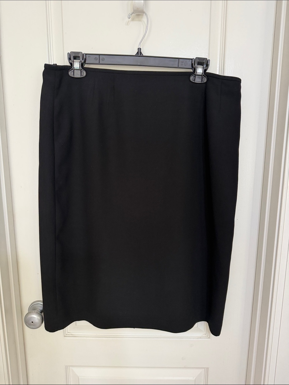 Le Suit Black Pencil Skirt